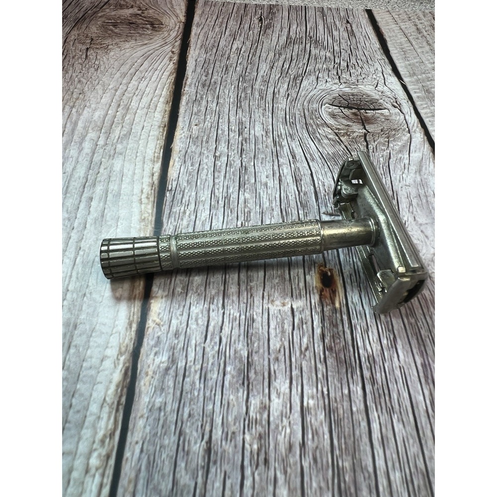 Vintage‎ 1955 Gillette Flare Tip Double Edge Safety Razor A4 One Piece